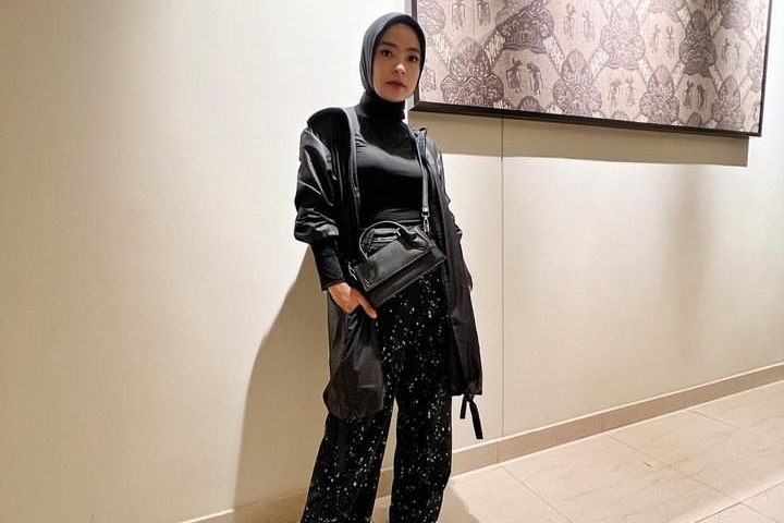 Tantri mengabarkan melalui unggahan Instagram bahwa ayahnya meninggal dunia./Instagram tantrisyalindri - Image