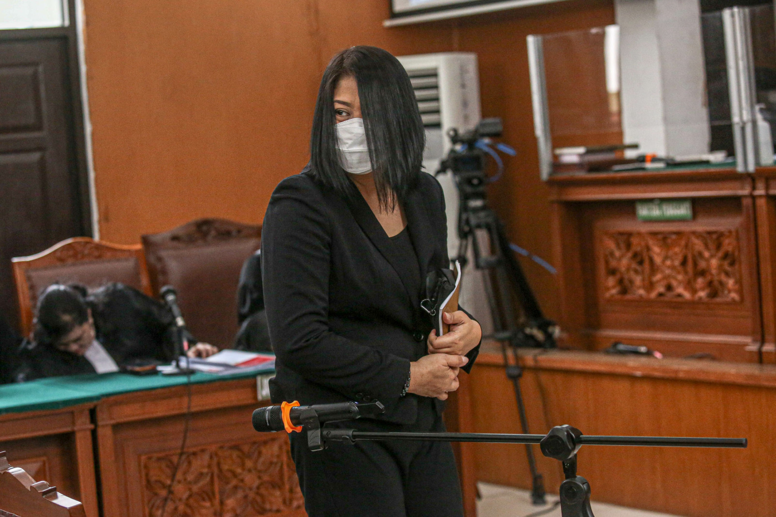 Terdakwa pembunuhan berencana terhadap Brigadir Nofriansyah Yosua Hutabarat alias Brigadir J, Putri Candrawathi bersiap menjalani persidangan di Pengadilan Negeri Jakarta Selatan, Kamis (20/10/2022). Sidang tersebut beragendakan tanggapan jaksa penuntut u - Image