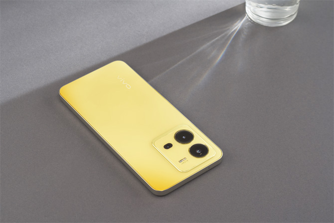 Foto: Vivo V25e. (Istimewa). - Image