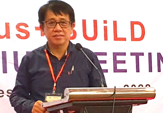 DEDIKASI: Prof Joniarto Parung saat menghadiri Konsorsium Ke-8 Program Building Unibersities in Leading Disaster Resillience (BUILD) awal Oktober lalu. (Joniarto Parung untuk Jawa Pos) - Image