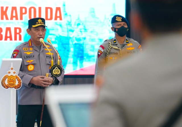 Kapolri Jenderal Listyo Sigit Prabowo saat upacara sertijab Kapolda. (Mabes Polri untuk JawaPos.com) - Image
