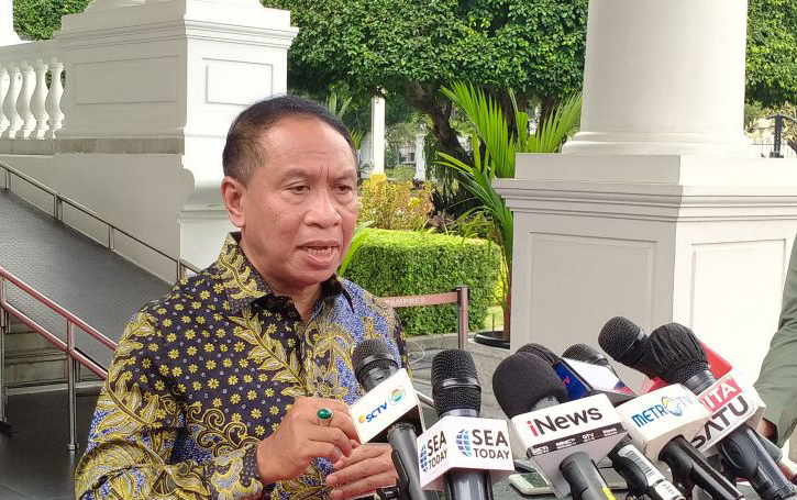 Menteri Pemuda dan Olahraga (Menpora) Zainudin Amali memberi keterangan kepada awak media di lingkungan Istana Kepresidenan Jakarta, Jumat (7/10/2022). (ANTARA/Gilang Galiartha) - Image