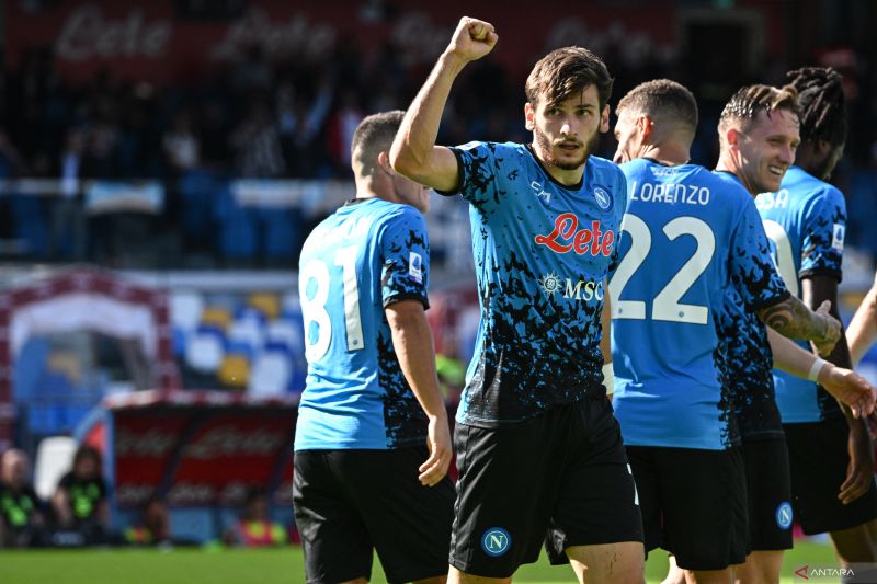 Selebrasi Khvicha Kvaratskhelia usai mencetak gol ketiga Napoli dalam pertandingan Liga Italia lawan Torino pada 1 Oktober 2022. ANTARA/AFP/ANDREAS SOLARO - Image