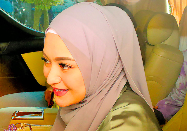 BABAK HIDUP BARU: Nathalie Holscher ingin menjadi sosok yang lebih baik sambil menghidupi keluarganya pasca bercerai dari Sule. (Imam Husein/Jawa Pos) - Image