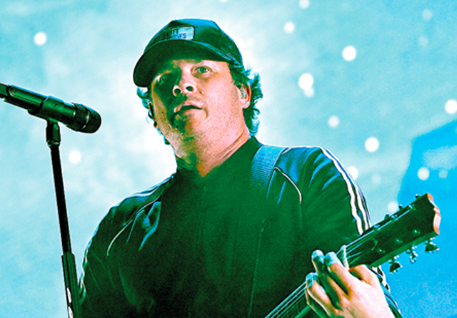 GABUNG LAGI: Tom DeLonge kembali ke Blink-182. (EMMA MCINTYRE/ GETTY IMAGES VIA AFP) - Image