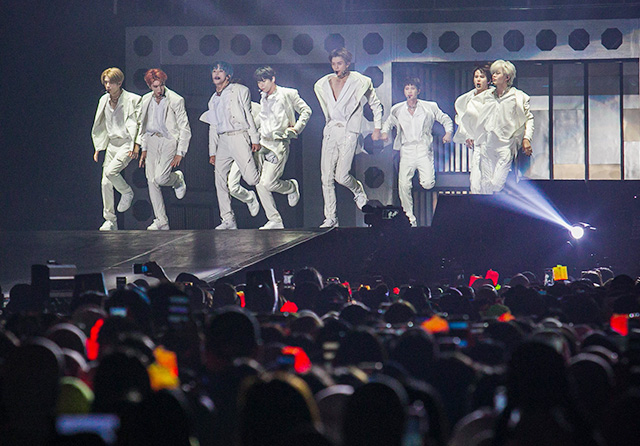 Penampilan NCT 127 di ICE BSD. (Imam Husein/Jawa Pos) - Image