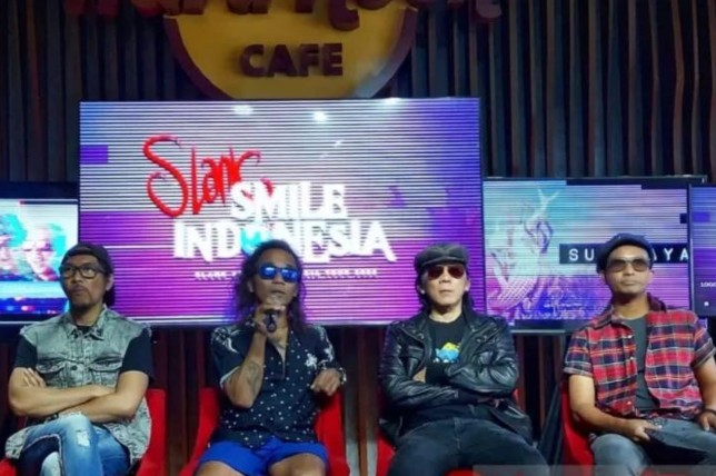 Personel Slank Ridho, Kaka, Bimbim, dan Ivanka. Maria Cicilia Galuh/Antara - Image