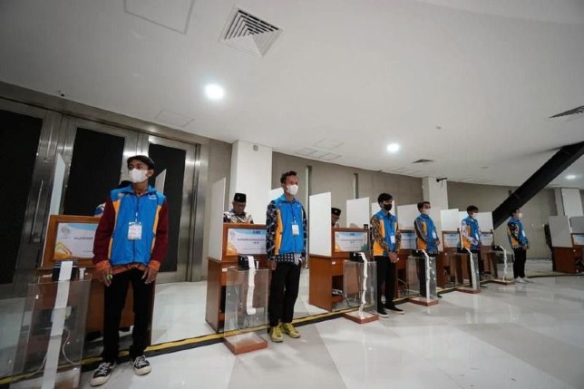 E-voting menentukan 13 nama anggota Pimpinan Pusat (PP) Muhammadiyah 2022-2027 di Edutorium KH Ahmad Dahlan UMS, Sabtu (19/11) malam. Panitia Muktamar 48 Muhammadiyah/Antara - Image