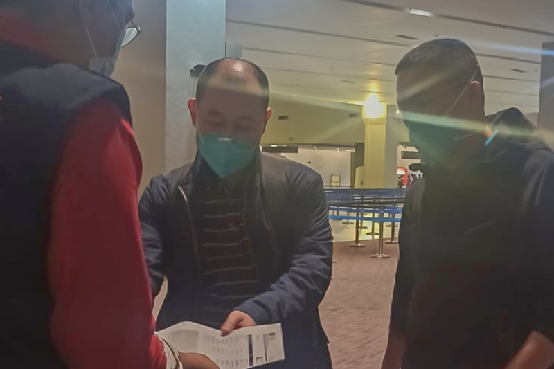 WN Tiongkok dengan eVOA pertama di Indonesia - Image