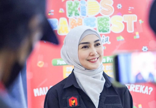 Fenita Arie berbagi tips atasi anak kecanduan gadget. Instagram Fenitarie - Image
