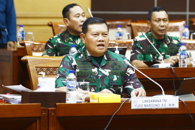 Kepala Staf Angkatan Laut Laksamana TNI Yudo Margono saat mengikuti uji kelayakan dan kepatutan (fit and proper test) calon Panglima TNI di Komisi I DPR, Kompleks Parlemen, Senayan, Jumat (2/12/2022). Laksamana TNI Yudo Margono merupakan calon tunggal Pan - Image