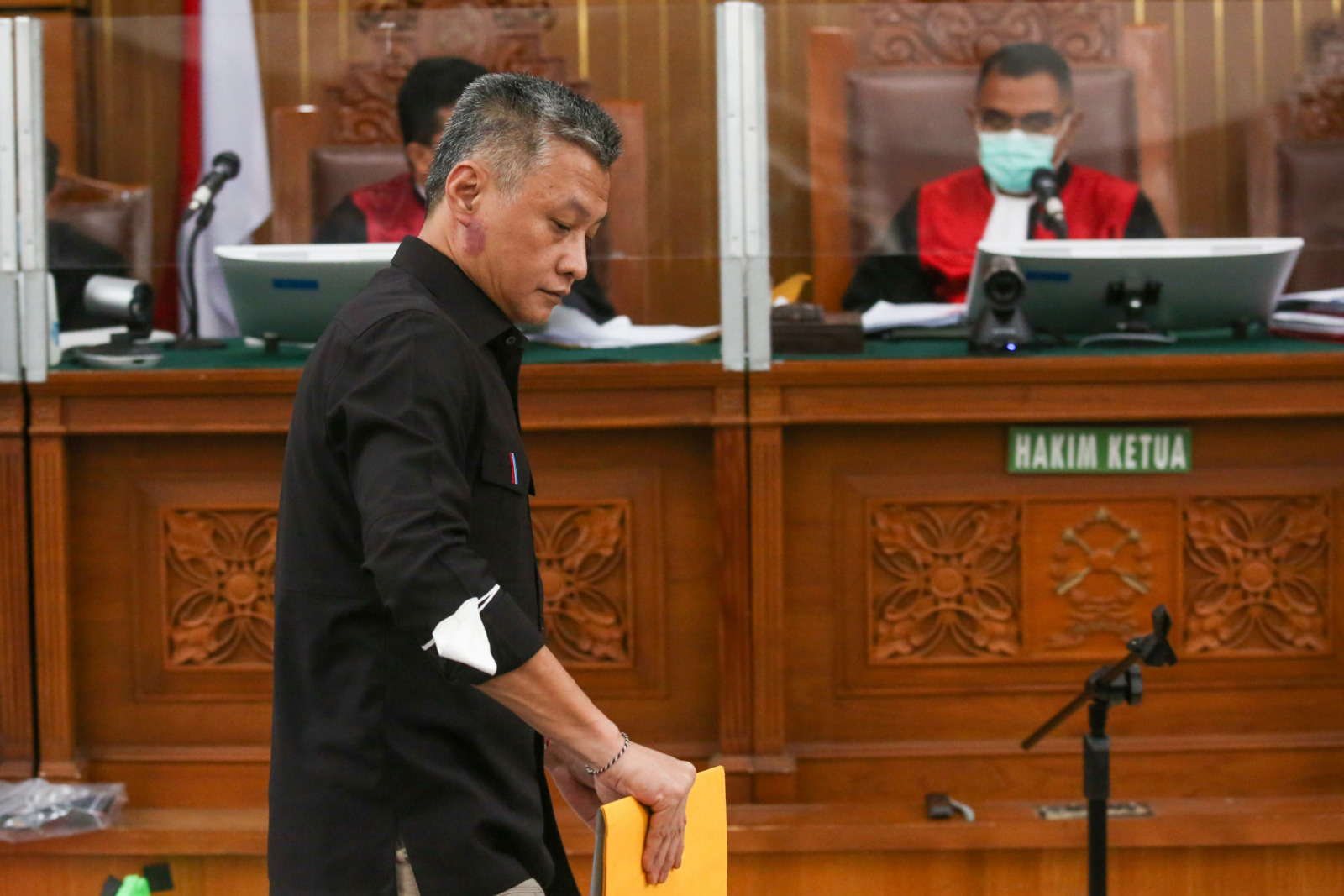 Terdakwa kasus merintangi penyidikan atau - Image