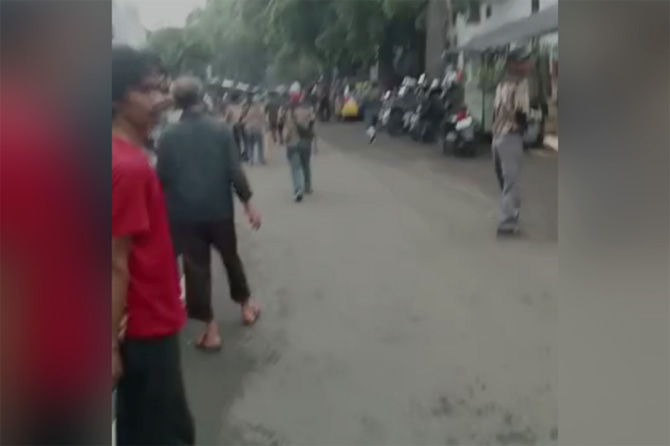 Tangkapan layar video beredar di medsos terkait ledakan di Polsek Astanaanyar, Kota Bandung, Jawa Barat. (ANTARA/Dokumentasi Pribadi) - Image