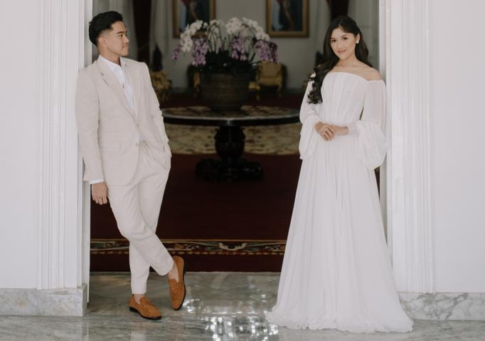 Kaesang Pangarep menggunakan setelan jas dari Wong Hang Tailor saat melakukan foto prewed bersama Erina Gudon di Jogjakarta./istimewa - Image
