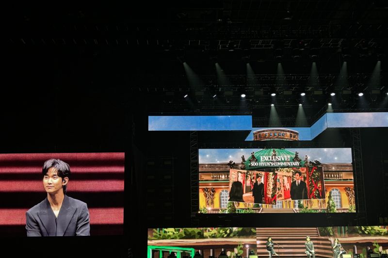 Kim Soo-hyun saat menyapa fans Indonesia dalam acara "2024 Kim Soo-hyun Eyes On You Asia Tour in Jakarta"  Sabtu (7/9) malam di SICC Bogor. (ANTARA/Vinny Shoffa Salma-UnUsUaL Entertainment Singapore)