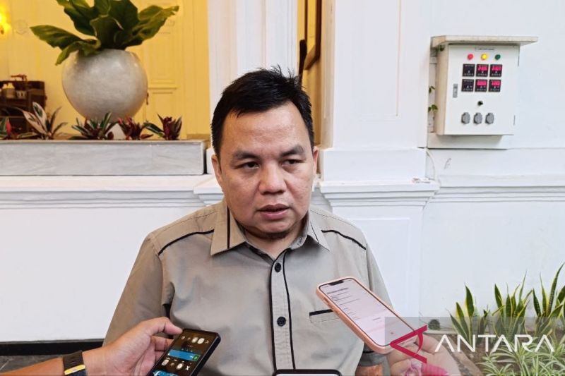Pimpinan Sementara DPRD Kota Bogor Adityawarman Adil. (ANTARA/Shabrina Zakaria)