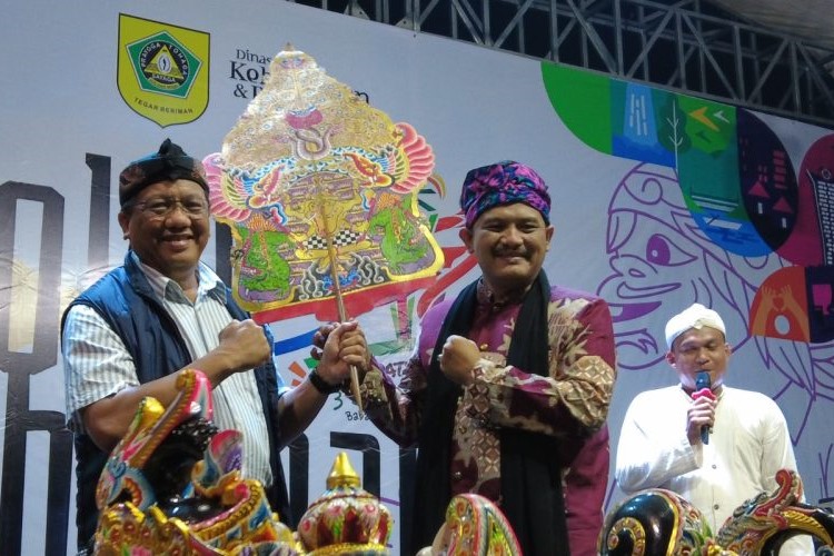Pagelaran wayang golek di halaman kantor Desa Cijayanti Kecamatan Babakan Madang, Kabupaten Bogor. (Humas Pemkab Bogor)