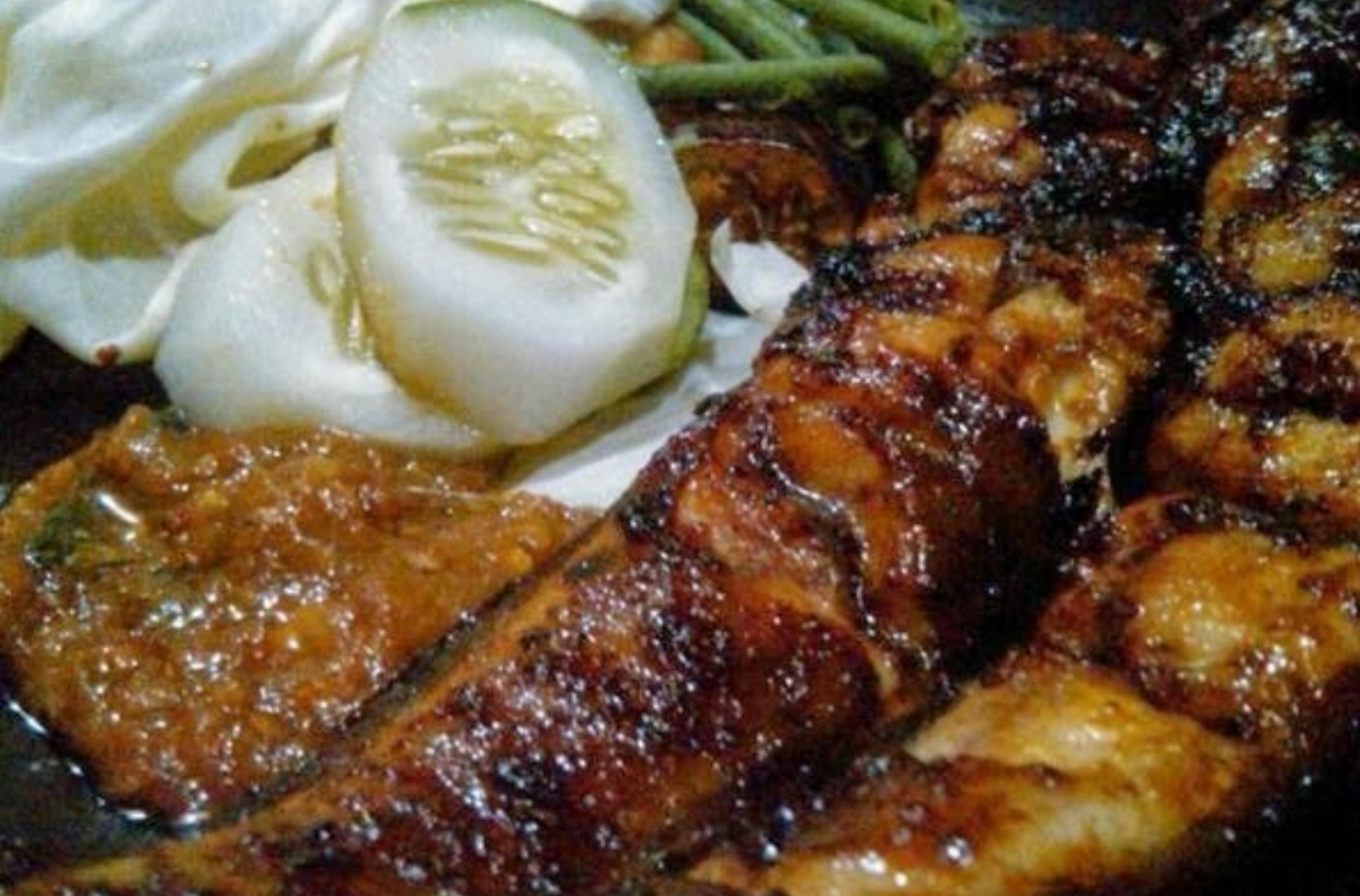 Ilustrasi pecel lele bakar. (Pinterest)