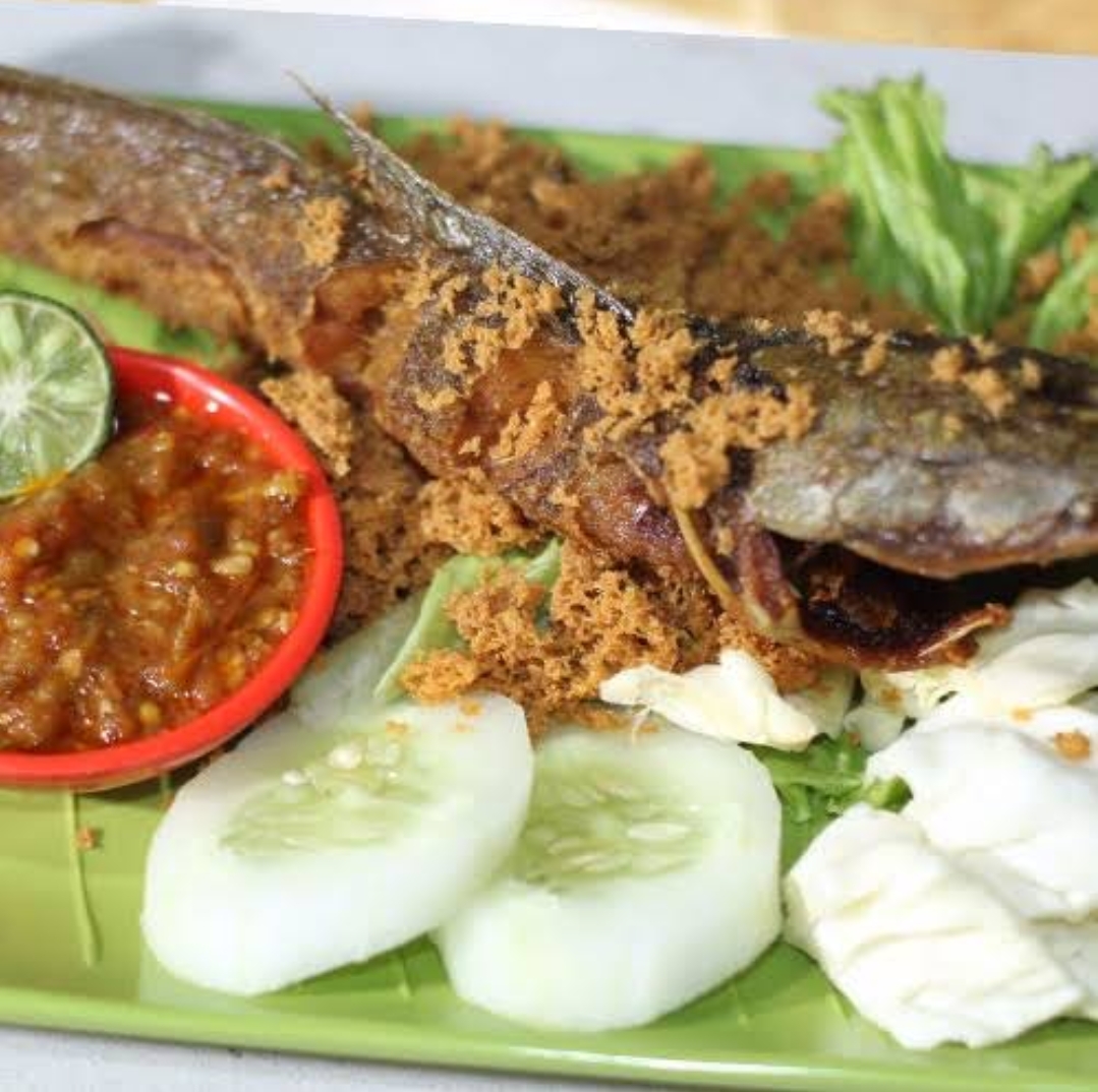 Lele Kremes Goreng Warung Ayam Penyet Edun. (Robbins_2435 Maulana/ Google Maps)