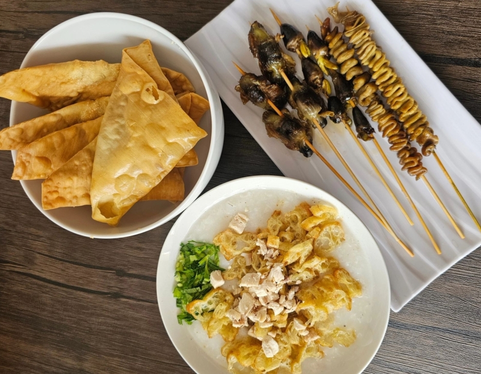 Bubur ayam Raharja. (Instagram @kuliner_bgr)