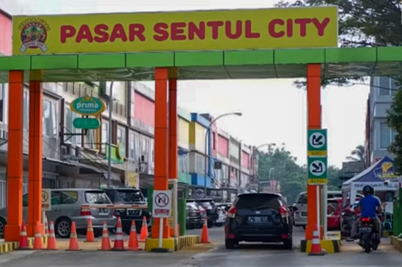 Gerbang Pasar Bersih Sentul City. (YouTube PT Sentul City Tbk)