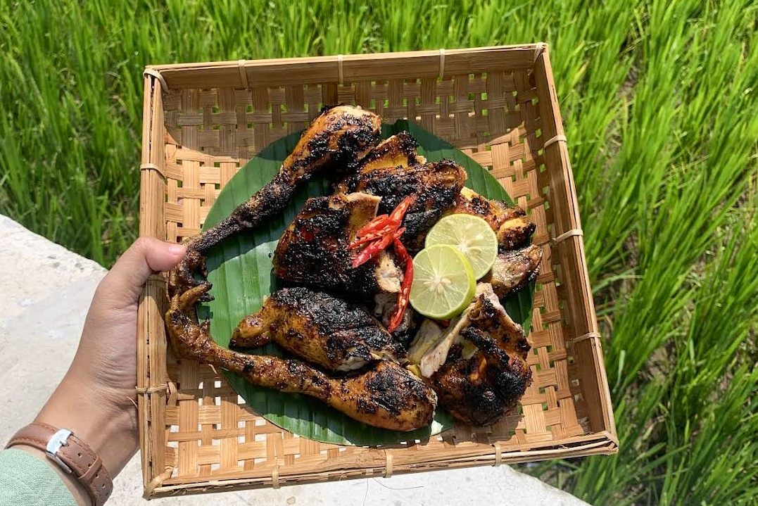 Menu Ayam Bakar di Saung Babah Sundanese Resto. (Google Maps)