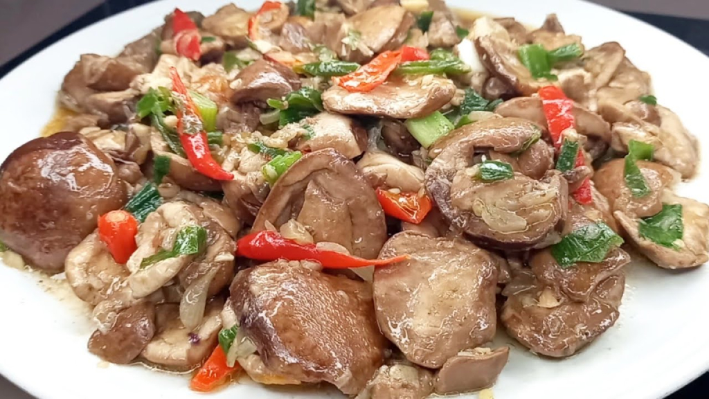 Tumis picung rumahan. (YouTube @RirinJaelani)