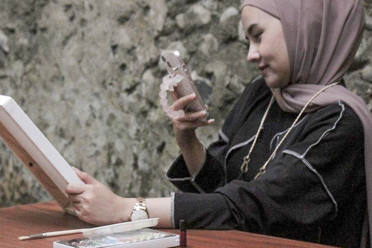 Melukis di Kafe. (Instagram @kentjanaspace, part of Penalama Coffee)