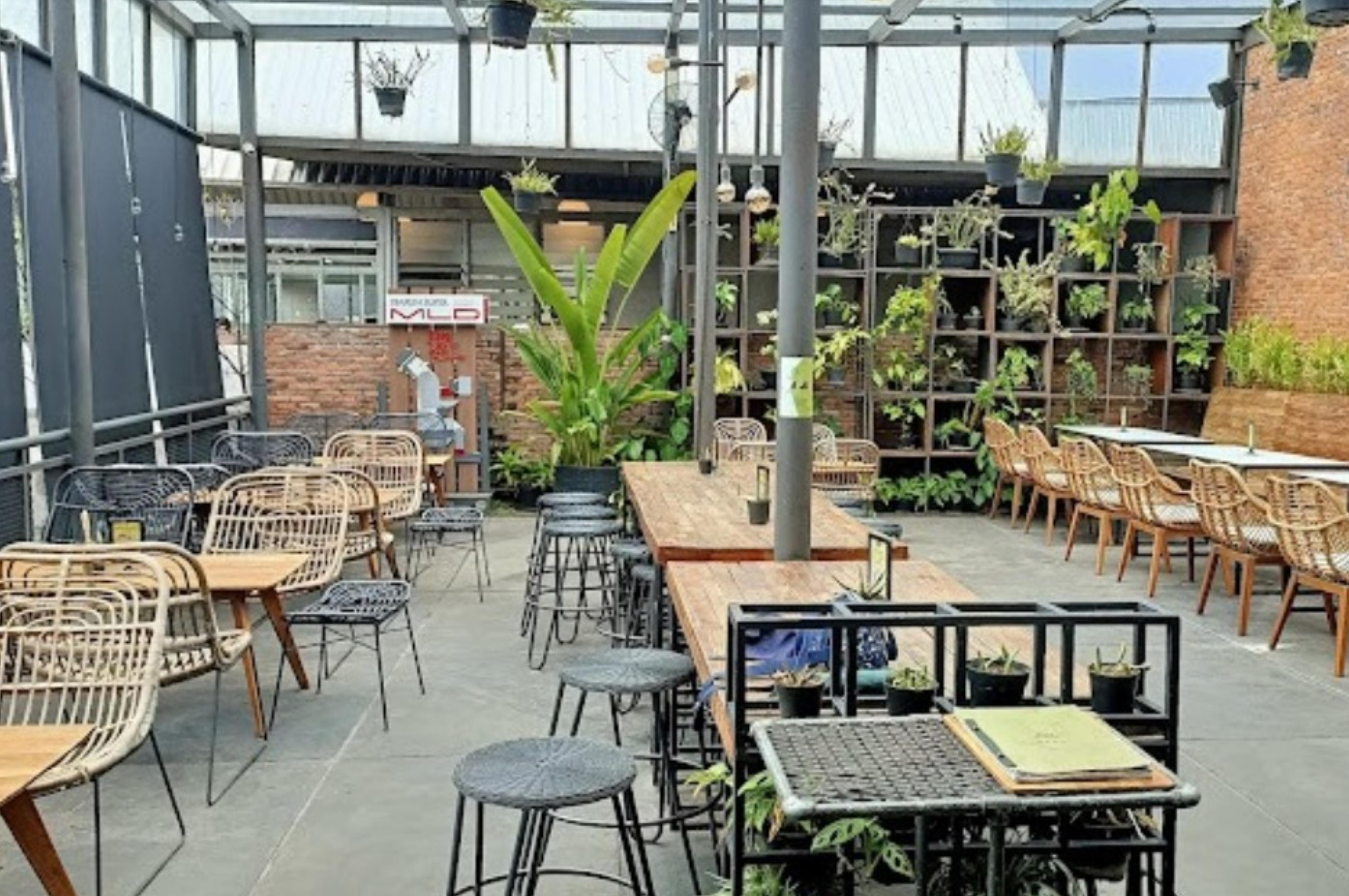 Suasana Two Stories Restaurant Bogor. (Vanny Aprilia/Google Photos)
