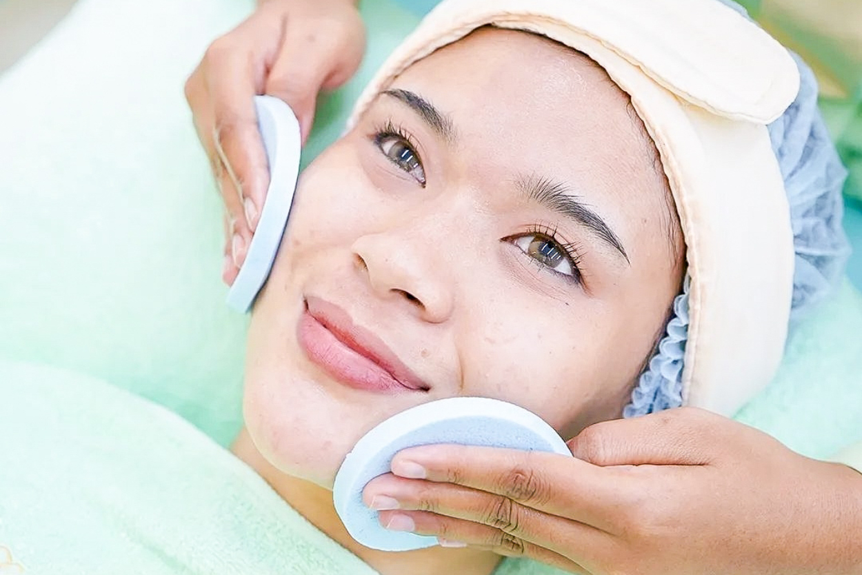 Perawatan di Klinik Besthetic Cibinong. (Instagram @besthetic.bgr)