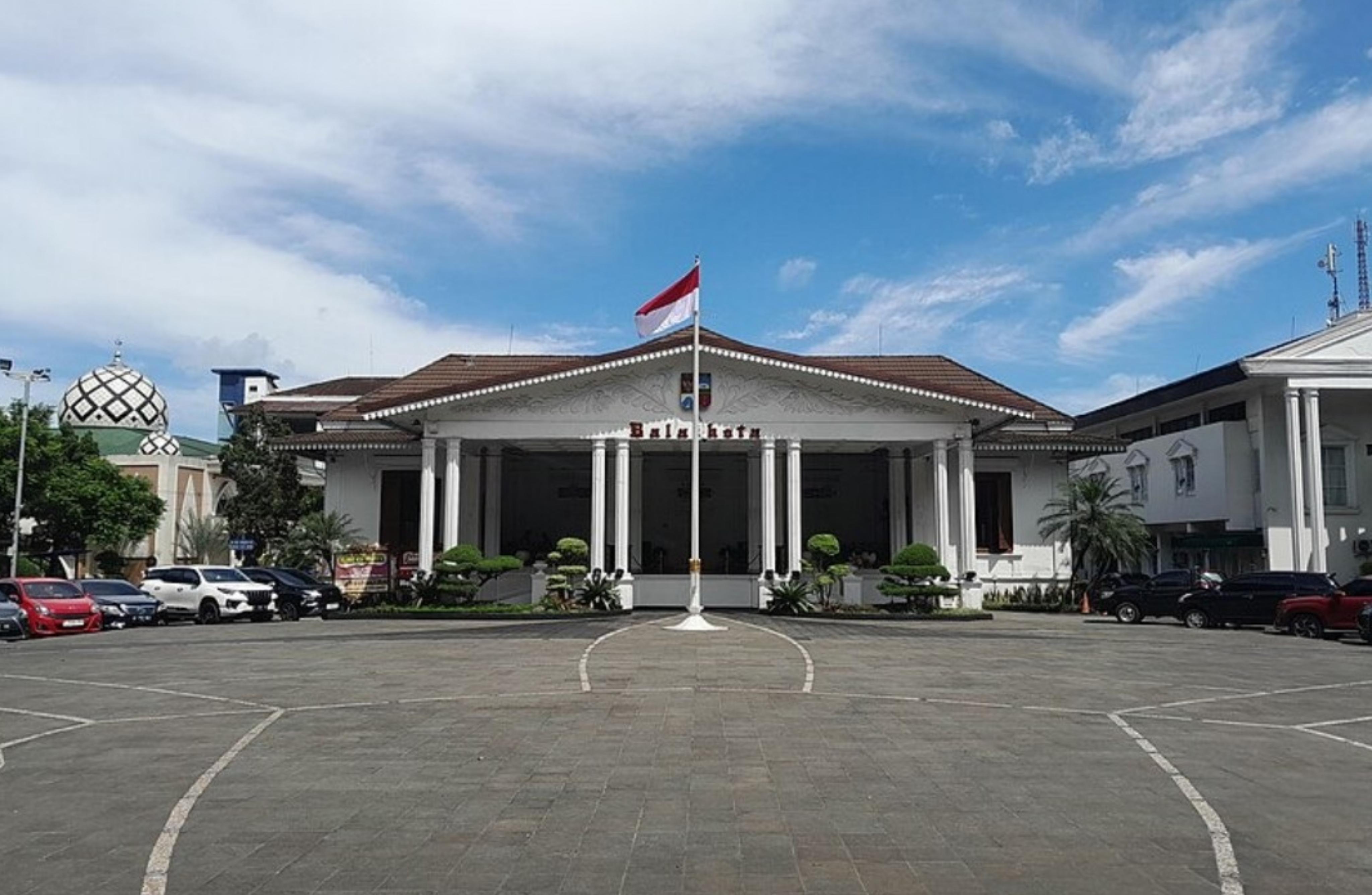 Gedung Balai Kota Bogor tampak depan. (Wikipedia)