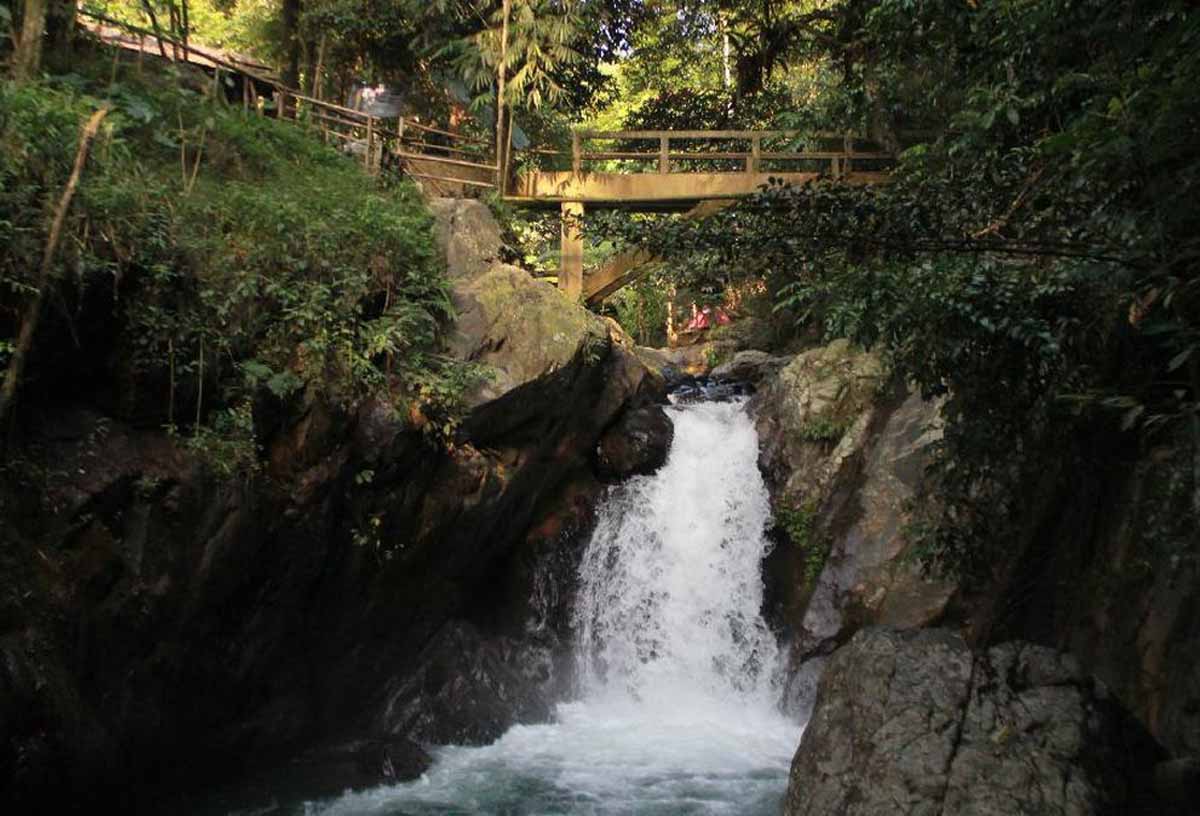 Curug Putri Kencana, Sentul, Bogor. (rumah.123.com)