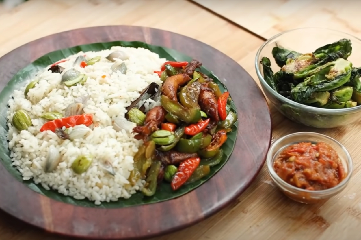 Nasi Liwet Sunda dan Cumi Oseng Cabai Gendot. (YouTube Chef Devina Hermawan)