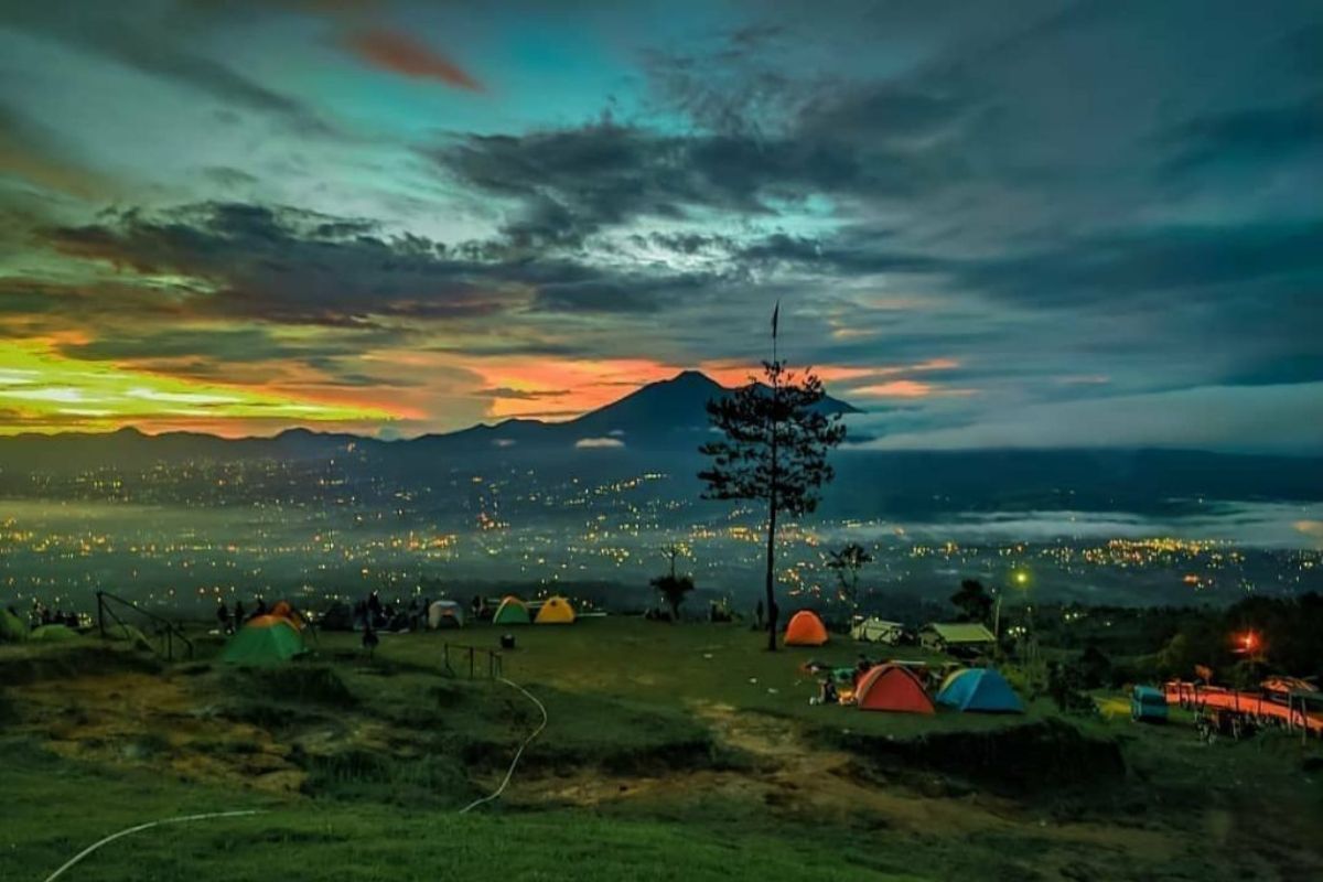 Pemandangan Bukit Alas Bandawasa. (liburanyuk.co.id)
