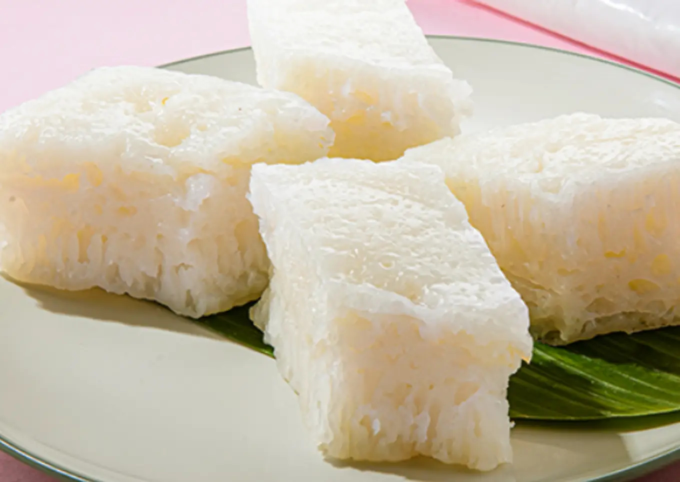 Kue apem putih khas Sunda. (cookpad.com)