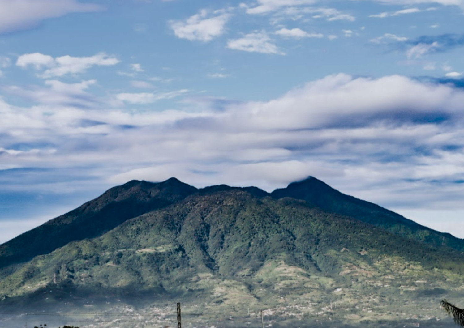 Gunung Salak menyimpan banyak mitos dan kisah mistis. (Google Maps)