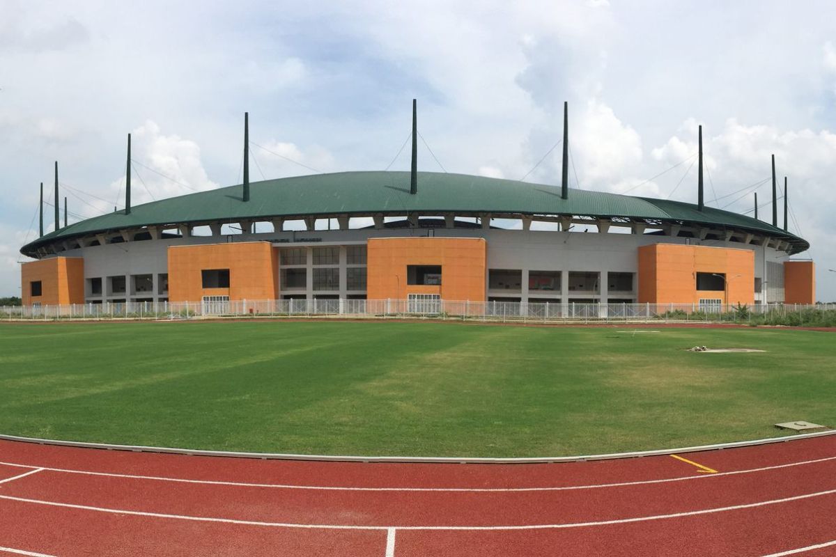 Trek lari di kompleks Stadion Pakansari Cibinong Bogor. (stadiumdb.com)
