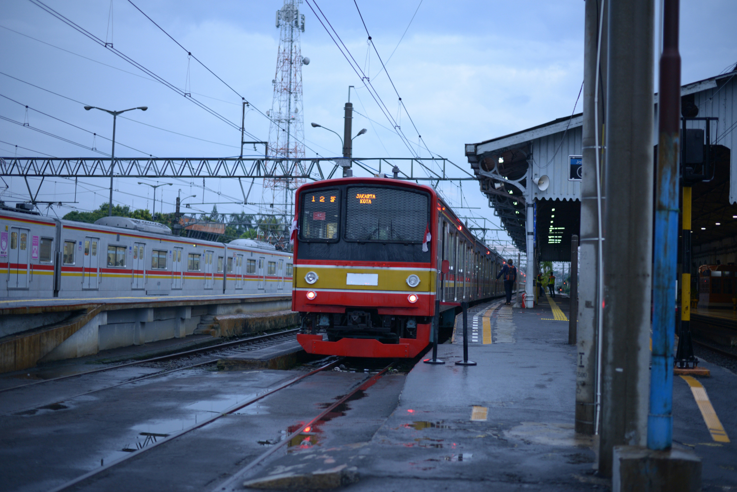 STasiun Bogor, bagian dari jalur KA bersejarah dari Batavia ke Sukabumi. (unsplash.com)
