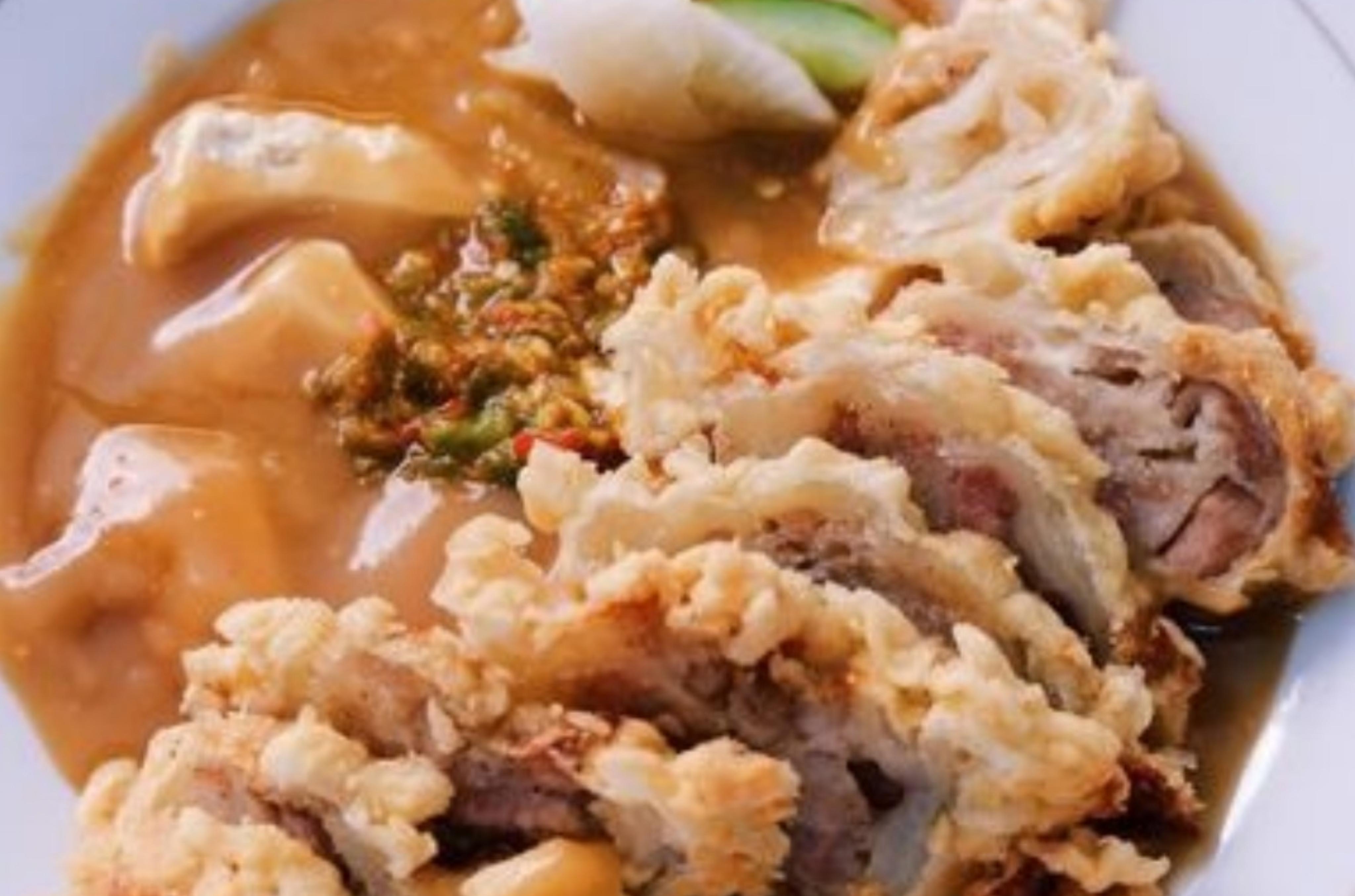 Ngohiang, makanan khas Kota Bogor. (pergikuliner.com)