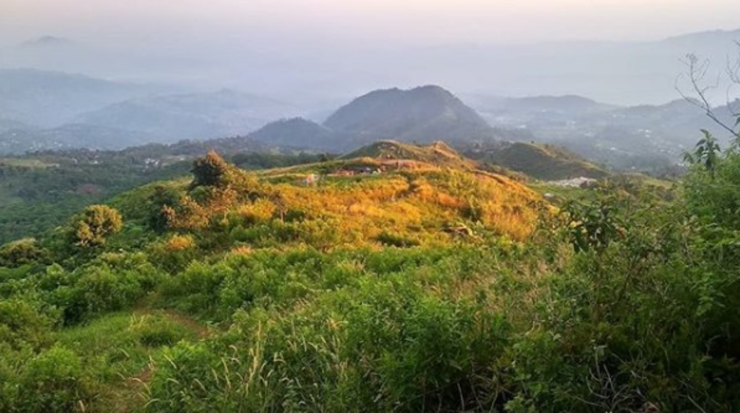 Wisata Alam Gunung Kuta Jonggol. (mounture.com)