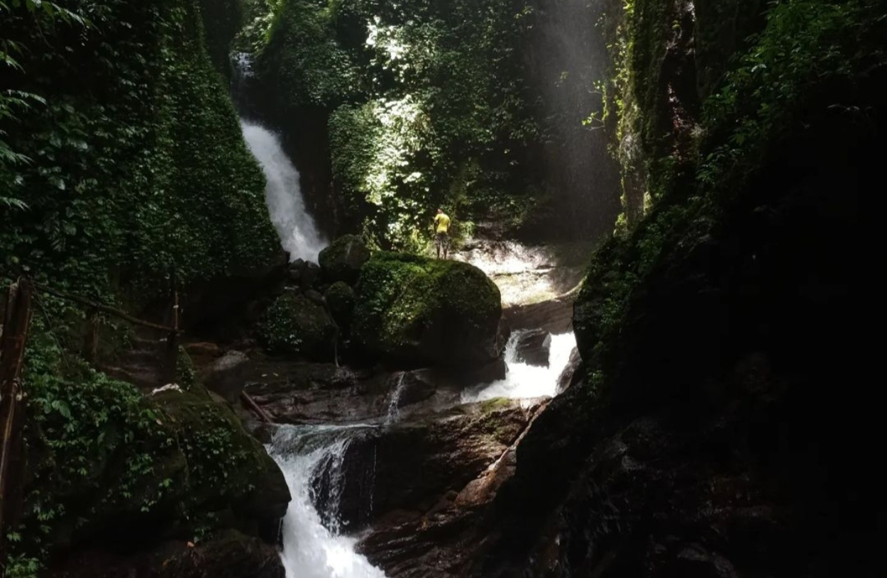 Pemandangan Curug Walet yang mempesona. (Instagram @curug.walet)