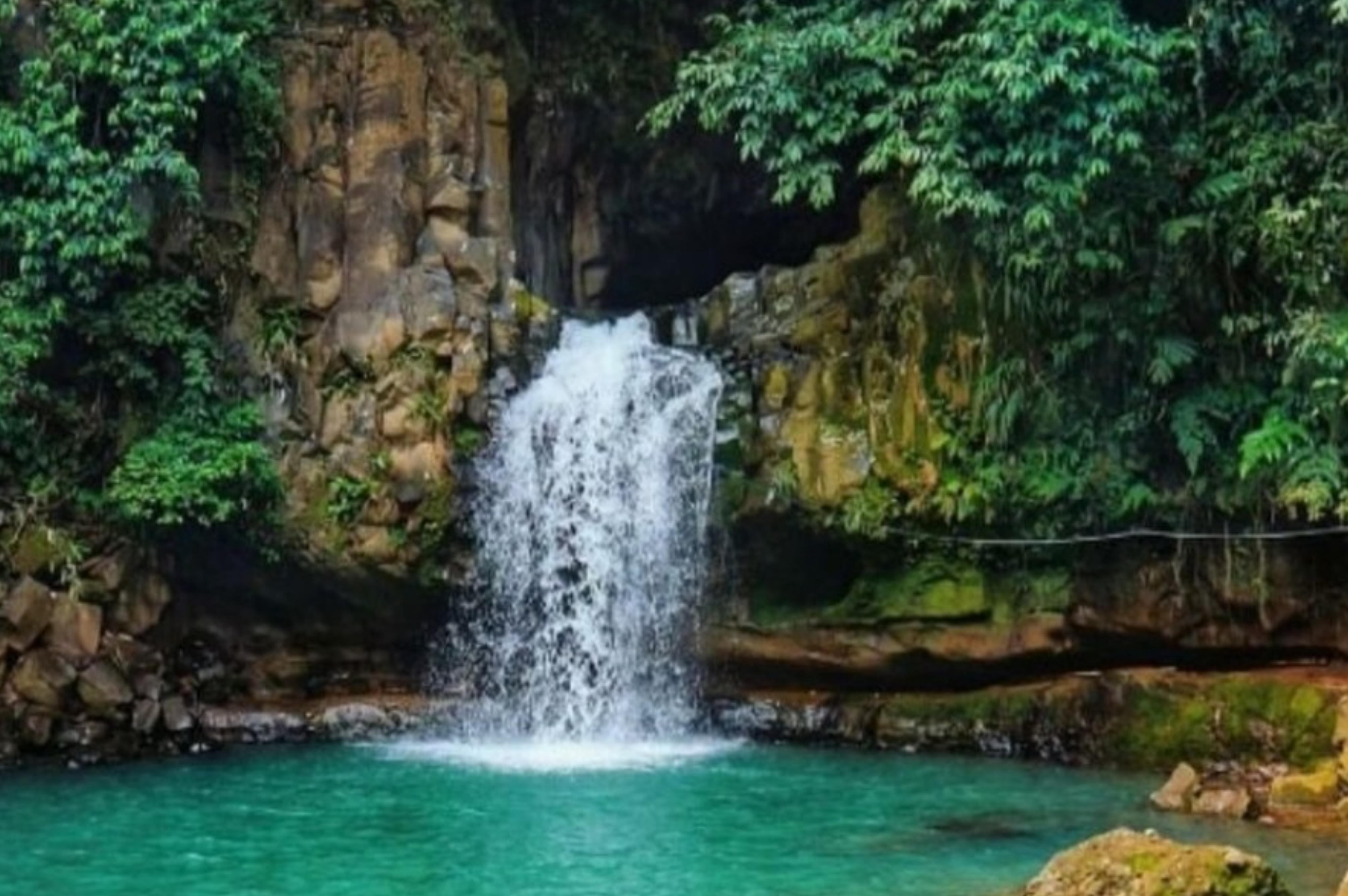 Panorama Curug Cikaluwung di Pamijahan Bogor. (www.rumah123.com)