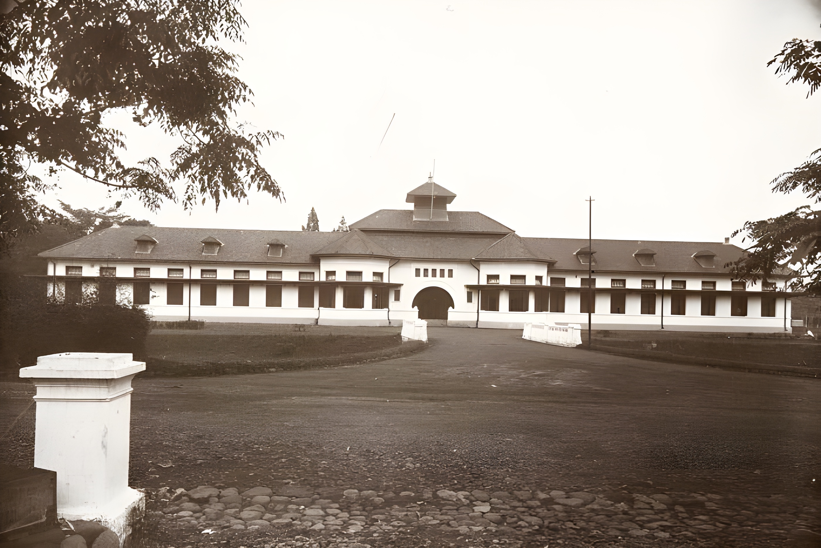 Gedung IPB pada masa Hindia Belanda dan masih bernama Landbouwhoogeschool