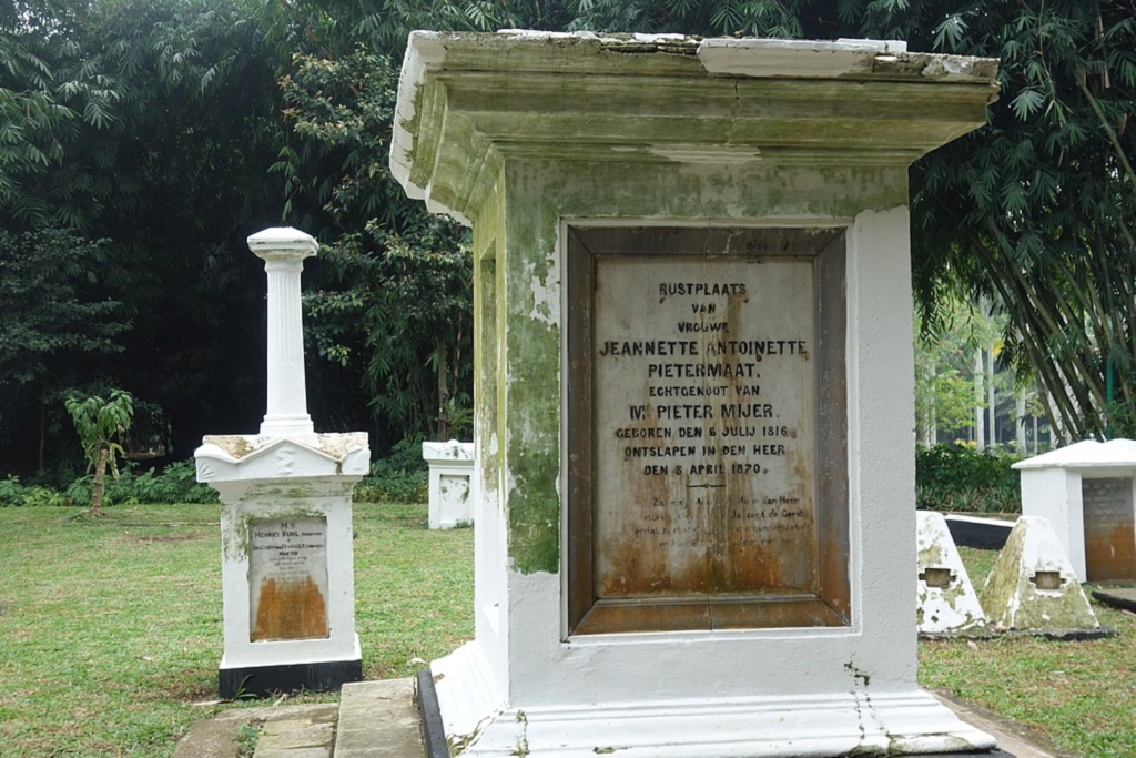 Kompleks pemakaman belanda di Kebun Raya Bogor. (Wikimedia)