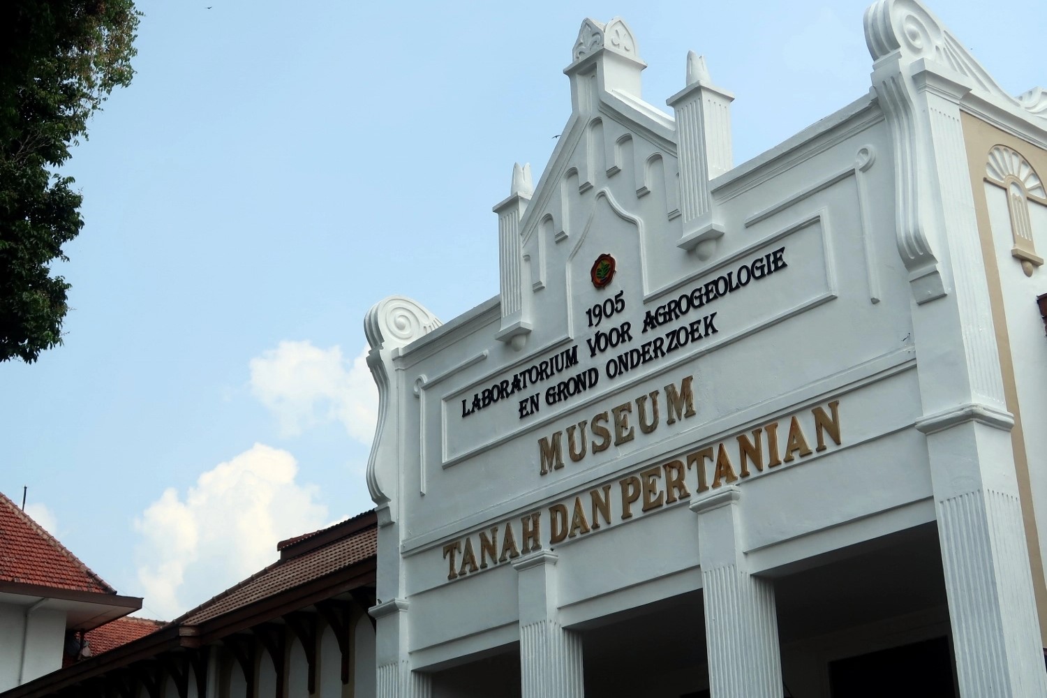 Pemandangan bagian depan Museum Tanah dan Pertanian Bogor