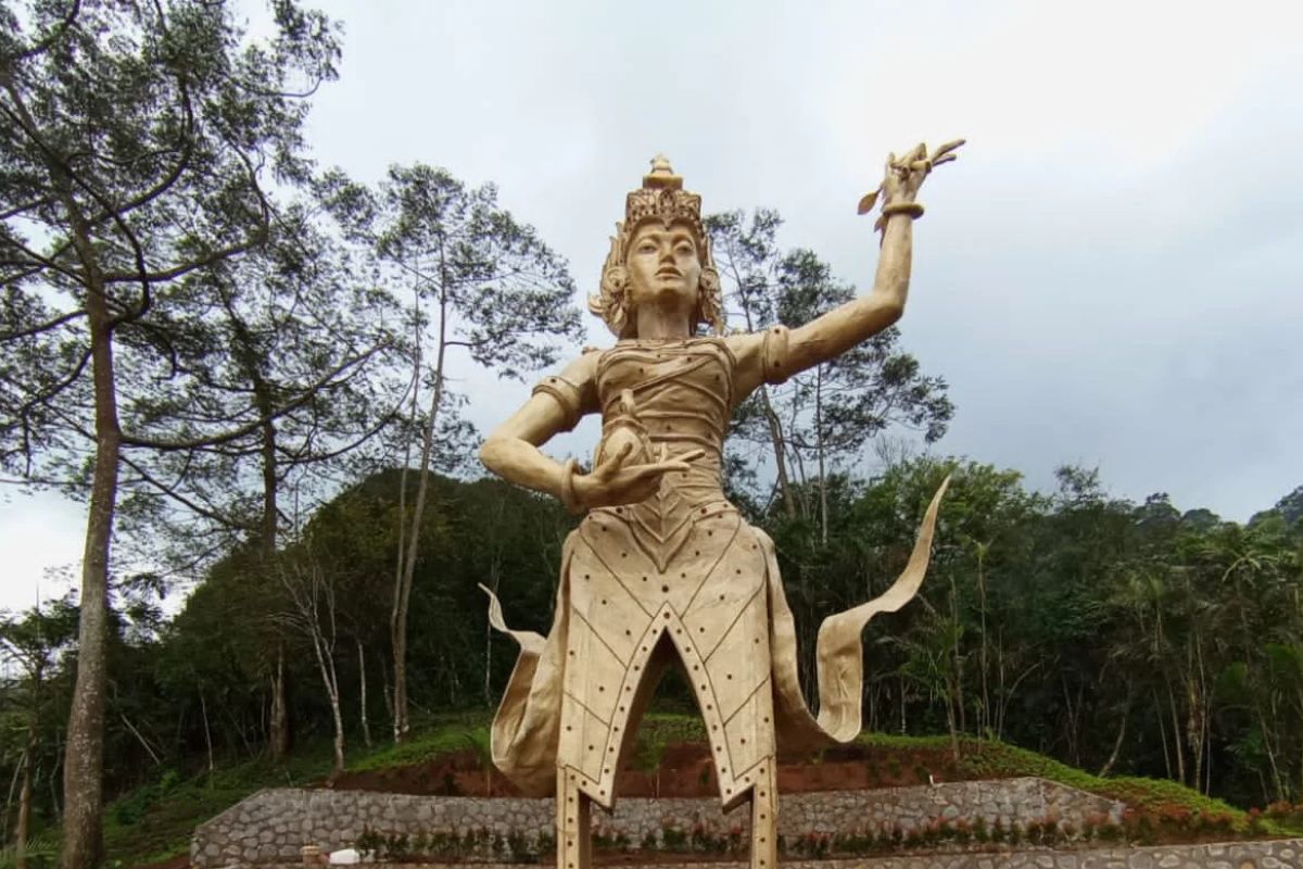 Patung Dewi Kencana di Kawasan Puncak, Bogor, Jawa Barat