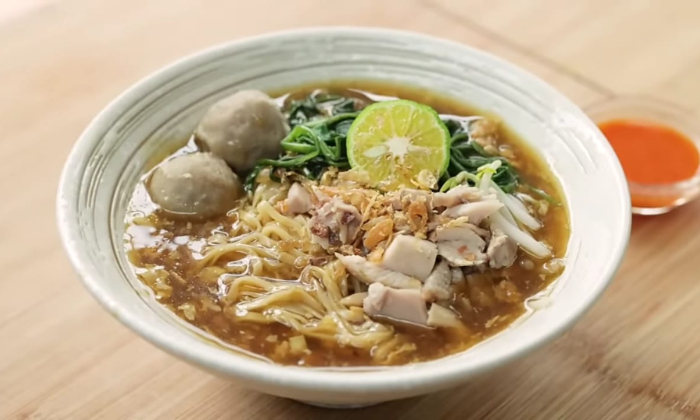 Lomie ayam kangkung