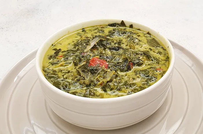 Masakan daun singkong