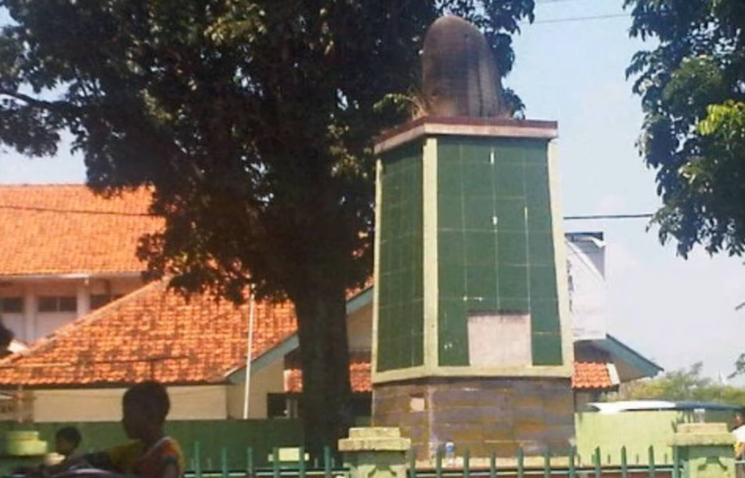Penampakan Tugu Batu Tulis Alun-Alun Jonggol. (YouTube Isur Suryana)
