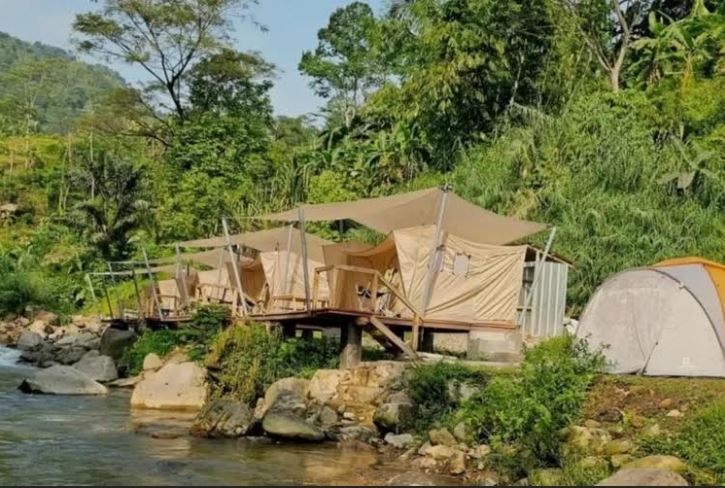 Suasana glamping di Panorama Hejo
